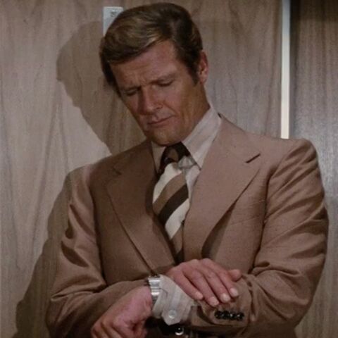 Roger Moore as James Bond with the Seiko 0674-5009 in The Spy Who Loved Me (1977)