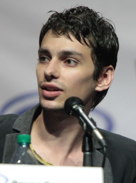 File:Devon Bostick Wondercon 2016.jpg