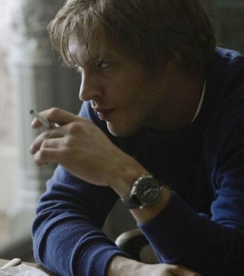 Tom Hardy as Ricki Tarr with the Omega Speedmaster Professional in Tinker Tailor Soldier Spy (2011)