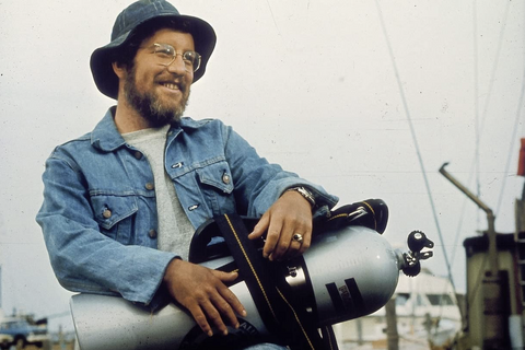 Richard Dreyfuss as Matt Hooper with the Alsta Nautoscaph in Jaws (1975)