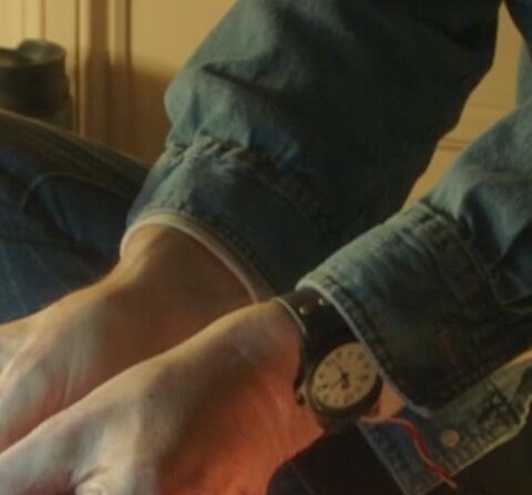 Liam Neeson as Tom Carter with the Field watch in Honest Thief (2020)