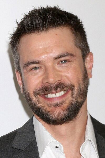 File:Charlie Weber portrait.jpg