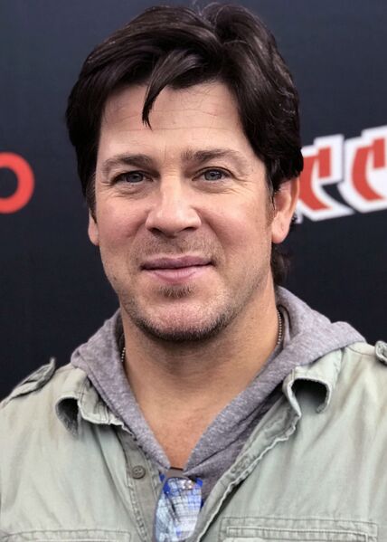 File:Christian Kane portrait.jpg
