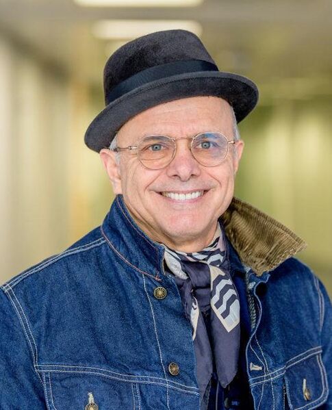 File:Joe Pantoliano portrait.jpg
