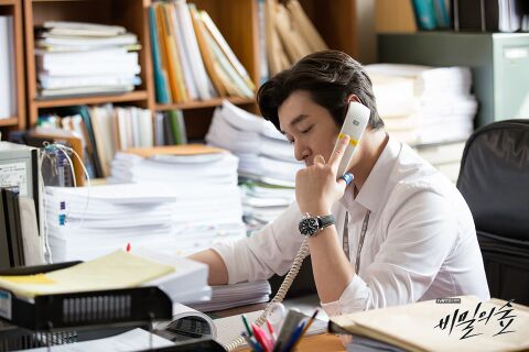 Cho Seung-woo as Hwang Si-mok with the TAG Heuer Aquaracer in Stranger (2017)