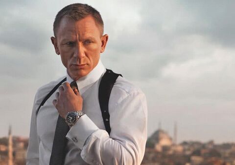 Daniel Craig as James Bond with the Omega Seamaster Planet Ocean in Skyfall (2012)
