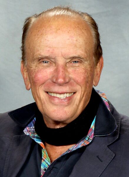 File:Peter Weller portrait.jpg