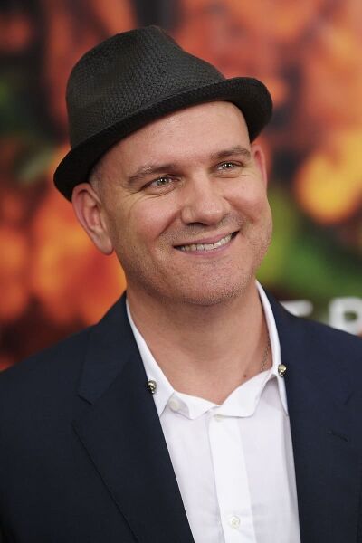 File:Mike O'Malley portrait.jpg