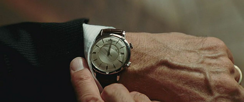 Robert De Niro as Fred Blake (Giovanni Manzoni) with the Jaeger-LeCoultre Memovox in The Family (2013)