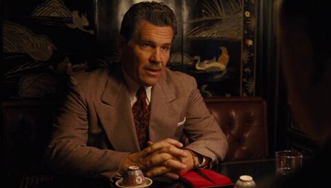 Josh Brolin as Eddie Mannix with the Waltham watch in Hail, Caesar! (2016)