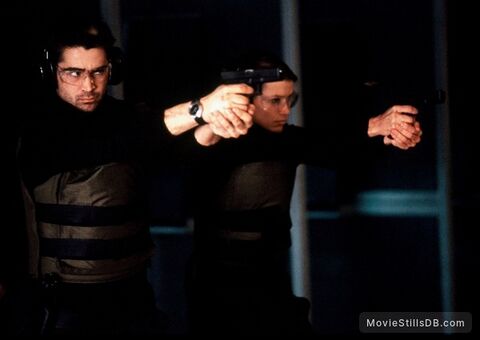 Colin Farrell as James Clayton with the TAG Heuer Kirium F1 in The Recruit (2003)
