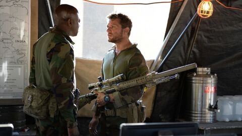 Ryan Phillippe as Bob Lee Swagger with the Suunto Core Alu Deep Black in Shooter (2016)