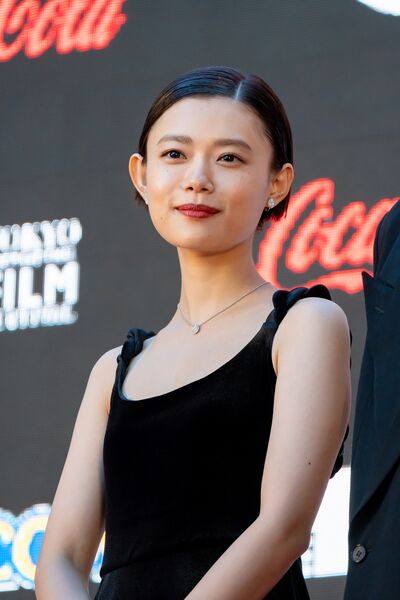 File:Hana Sugisaki portrait.jpg