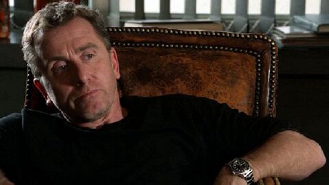 Tim Roth as Dr. Cal Lightman with the Rolex Submariner in Lie to Me (2009)