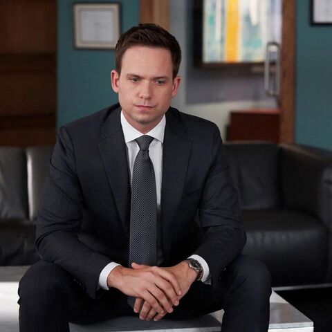 Patrick J. Adams as Mike Ross with the Hamilton Jazzmaster Small Second Auto H38655185 in Suits (2011)