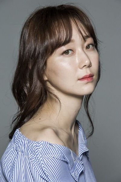 File:Lee Yoo-young portrait.jpg