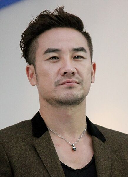 File:Uhm Tae-woong portrait.jpg