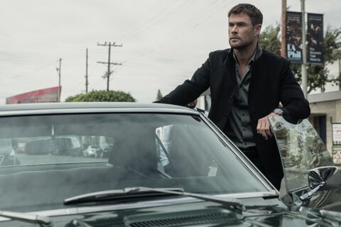Chris Hemsworth as Mike Davis with the Rolex Submariner in Crime 101 (2026)