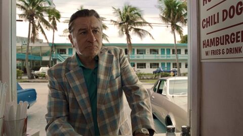 Robert De Niro as Frank Sheeran with the Rolex (unidentified model) in The Irishman (2019)