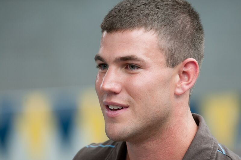 File:Austin Stowell-DolphinTale.jpg