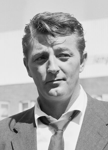 File:Robert Mitchum.jpg