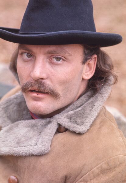 File:Stacy Keach portrait crop.jpg