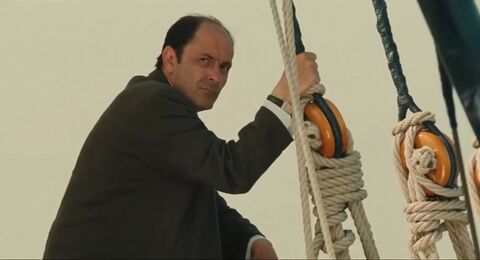 Jean-Pierre Bacri as Simon Polaris with the Hamilton Linwood Viewmatic in Kennedy et moi (1999)