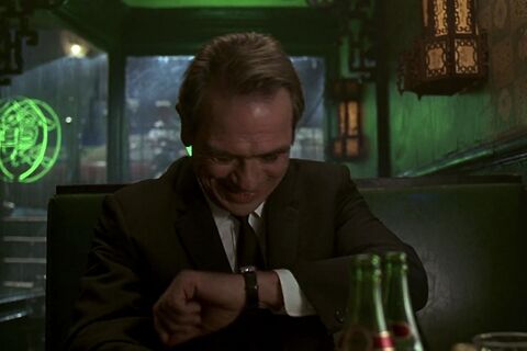 Tommy Lee Jones as Agent K with the Hamilton Ventura Quartz in Men in Black (1997)