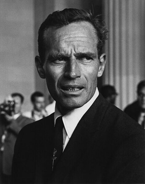 File:Charlton Heston portrait.jpg