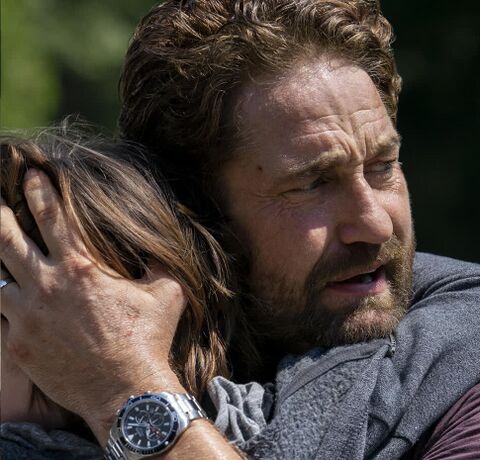 Gerard Butler as John Garrity with the Festina Sport F20361/4 in Greenland (2020)