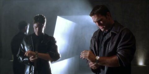 Joshua Jackson as Luke McNamara with the Breitling Navitimer in The Skulls (2000)