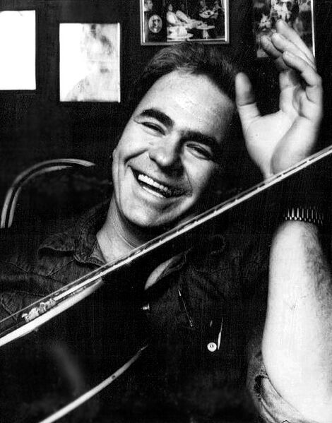 File:Hoyt Axton portrait.jpg