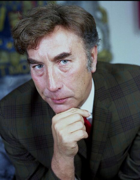File:Frankie Howerd portrait.jpg
