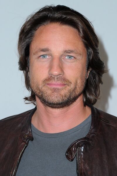 File:Martin Henderson portrait.jpg