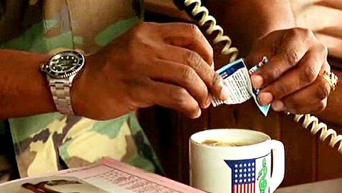 Denzel Washington as Lt. Col. Nathaniel Serling with the Rolex Submariner in Courage Under Fire (1996)