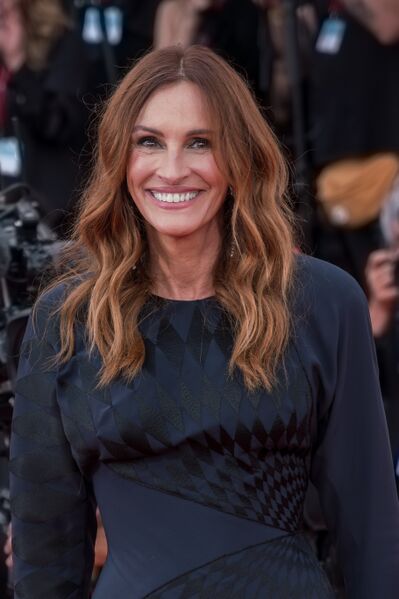 File:Julia Roberts portrait.jpg