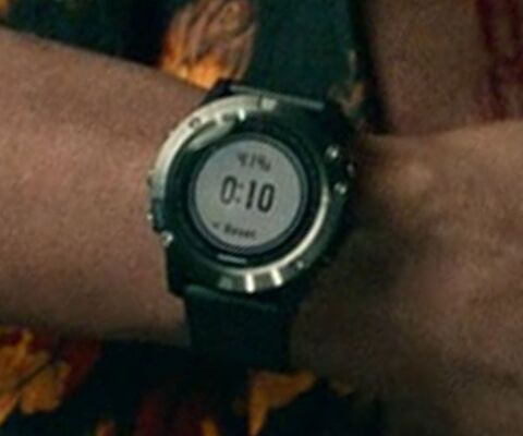 Jamie Foxx as Art with the Garmin fenix 5 in Project Power (2020)