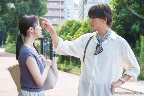 Shohei Miura as Mutsuo Koyanagi with the Cartier Santos Galbée LM W20060D6 in A Queen and an Old Maid (2023)