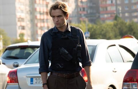 Robert Pattinson as Neil with the Omega De Ville in Tenet (2020)