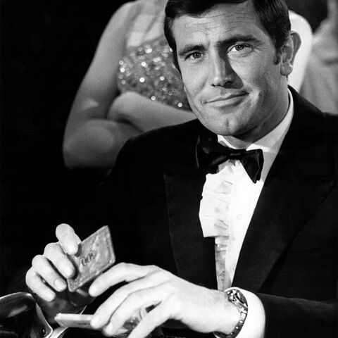 George Lazenby as James Bond with the Rolex Submariner 5513 in On Her Majesty's Secret Service (1969)