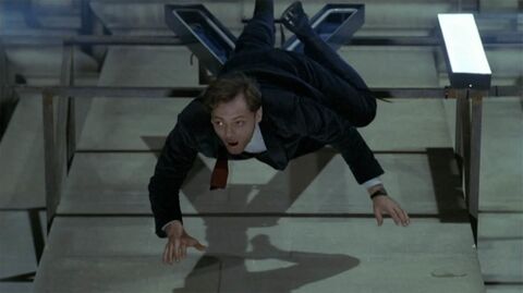Patrick Dewaere as Alain Durieux with the Cartier Must de Cartier tank watch in Paradis pour tous (1982)
