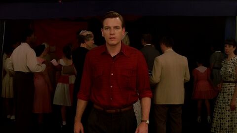 Ewan McGregor as Young Edward Bloom with the Hamilton Khaki Field Quartz in Big Fish (2004)
