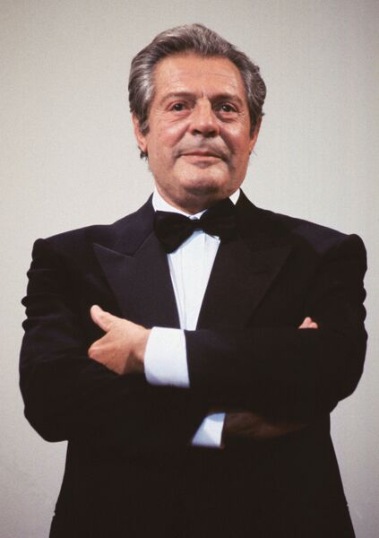 File:Marcello Mastroianni portrait.jpg