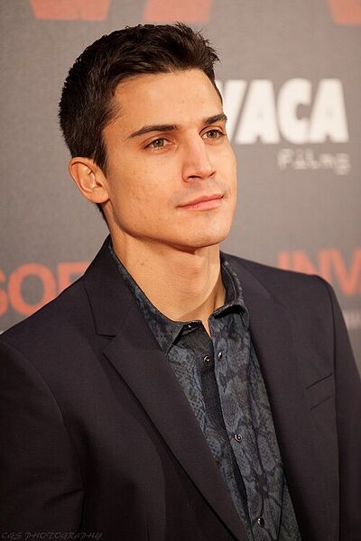 File:Álex González portrait.jpg