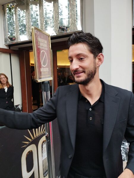 File:Pierre Niney portrait.jpg