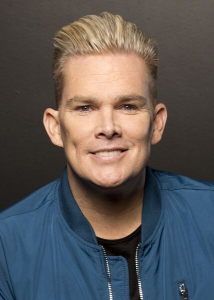 File:Mark McGrath portrait.jpg