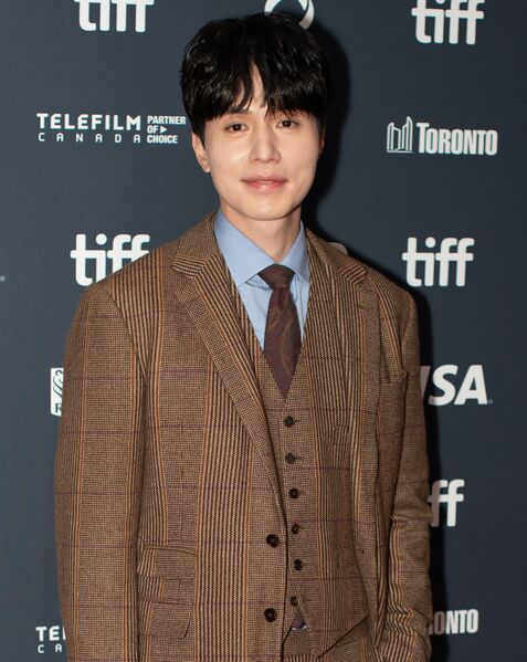 File:Lee Dong-wook portrait.jpg
