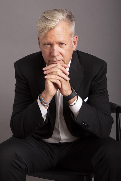 File:Chris Hansen portrait.jpg