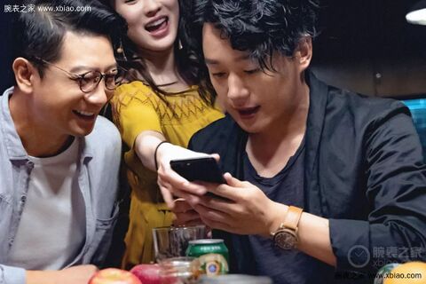 Tong Dawei as Jia Di (贾迪) with the Tudor Black Bay Bronze 79250BM in Kill Mobile (2018)