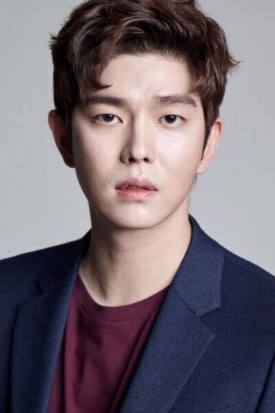 File:Yoon Kyun-sang portrait.jpg